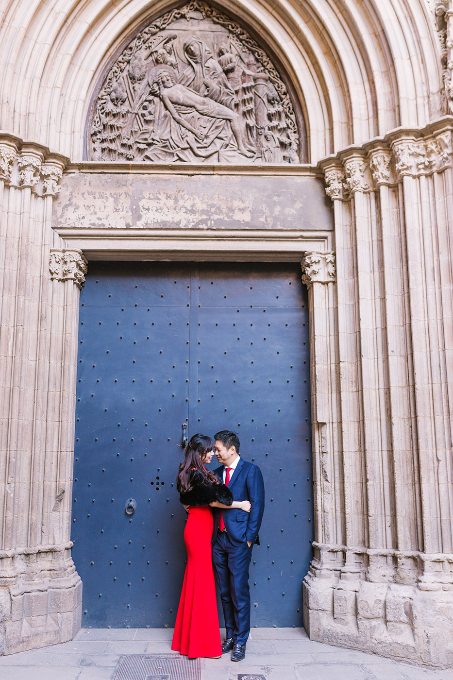Barcelona Gothic quarter engagement photography | Barcelona Wedding Photographer | Lena Karelova Photography | Barcelona Film Photogrpher