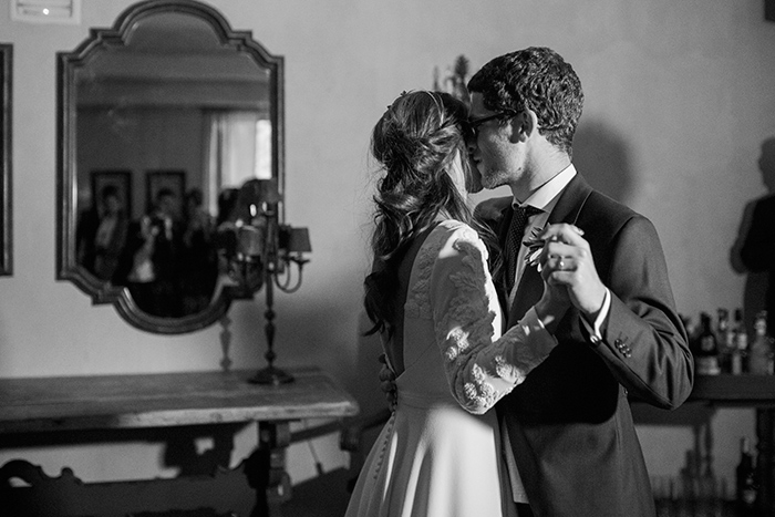 First dance |Wedding at Mas Vidrier | Destination Wedding Photographer Barcelona