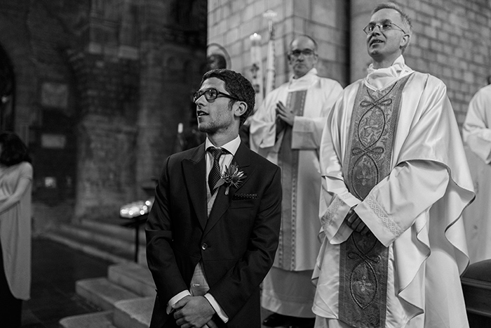 Groom waiting at the altar |Wedding at Mas Vidrier | Destination Wedding Photographer Barcelona