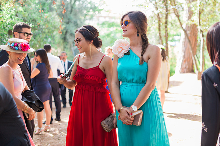 Bright colors dresses | Wedding at Torre Sever | Destination Wedding Photographer Barcelona