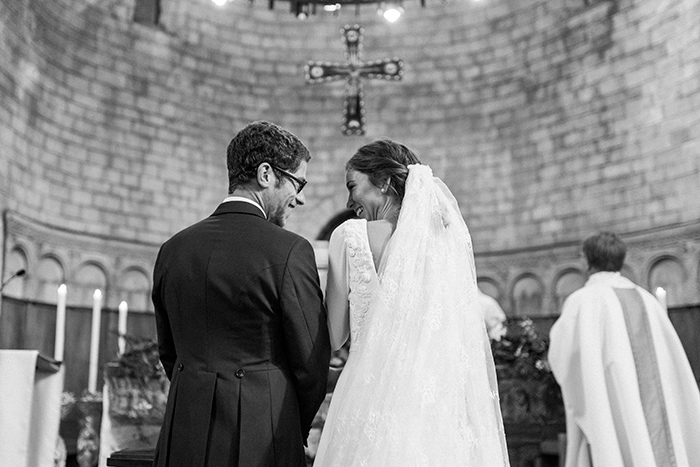 Happy newlyweds at the ceremony | Monastery Sant Pere de Puelles |Wedding at Mas Vidrier | Destination Wedding Photographer Barcelona