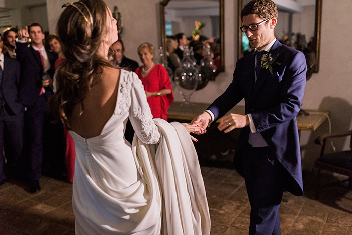 Bride and groom dancing |Wedding at Mas Vidrier | Destination Wedding Photographer Barcelona