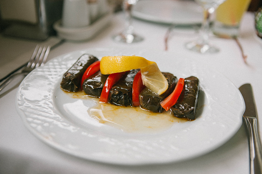 Platos típicos en restaurante Kalem, Estambul. Lena Karelova fotografía de viajes