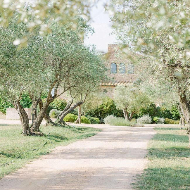 Castell de Emporda wedding photogaphy. Destination wedding photographer Spain.