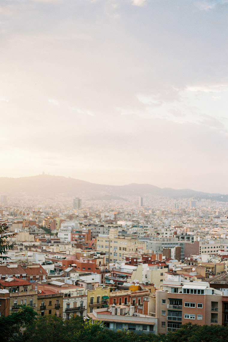 Sunset in Barcelona, Montjüic | Barcelona engagement photographer | Film Wedding Photographer | Lena Karelova Photographer in Barcelona | Fine Art Photography