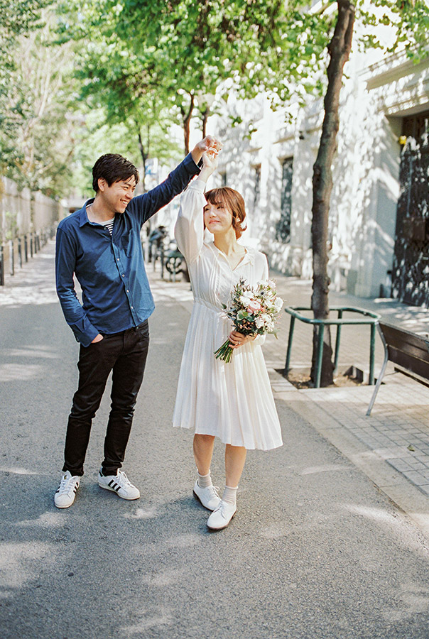 Lovely Couple dancing on the street | Fin Art Photographer | Lena Karelova Photography | Barcelona Film Wedding Photographer 