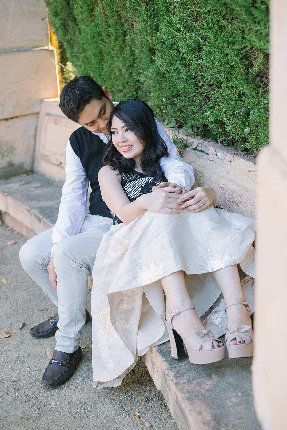 Elegant engagement in Barcelona Park Labyrinth | Elegant pre wedding photoshoot Barcelona | Engagement Photographer Barcelona | Fine Art Wedding Photographer in Barcelona