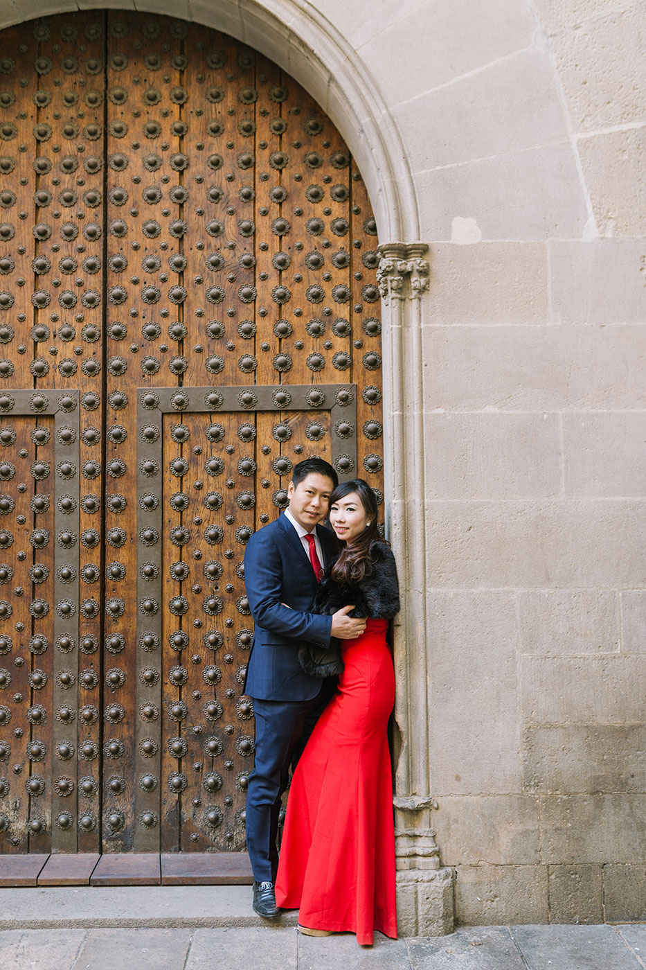 Barcelona Gothic quarter engagement photography | Barcelona Wedding Photographer | Lena Karelova Photography | Barcelona Film Photogrpher