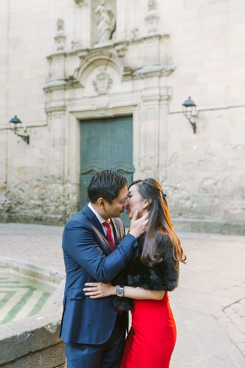 Barcelona Gothic quarter engagement photography | Barcelona Wedding Photographer | Lena Karelova Photography | Barcelona Film Photogrpher