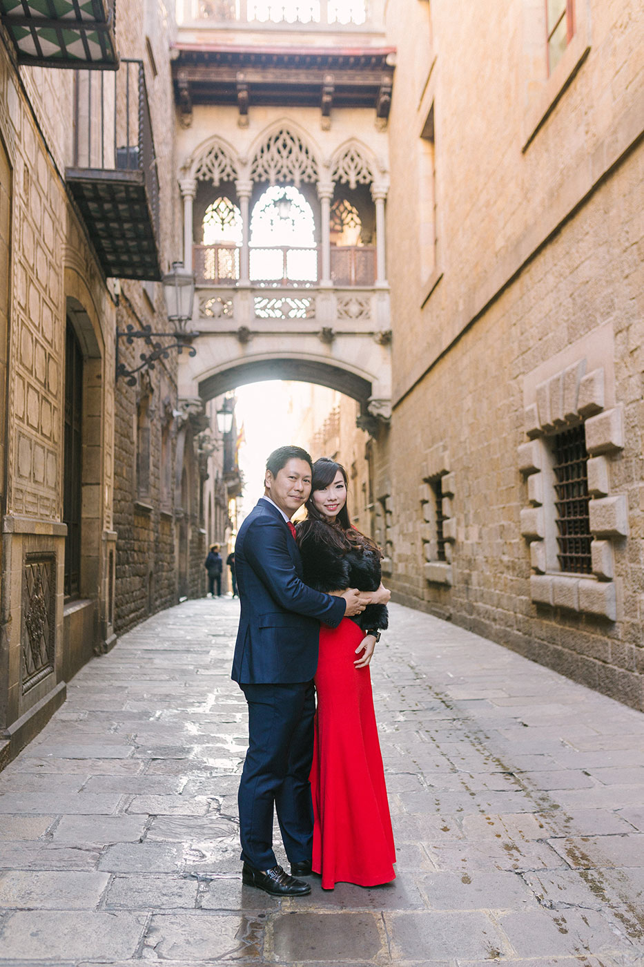 Barcelona Gothic quarter engagement photography | Barcelona Wedding Photographer | Lena Karelova Photography | Barcelona Film Photogrpher