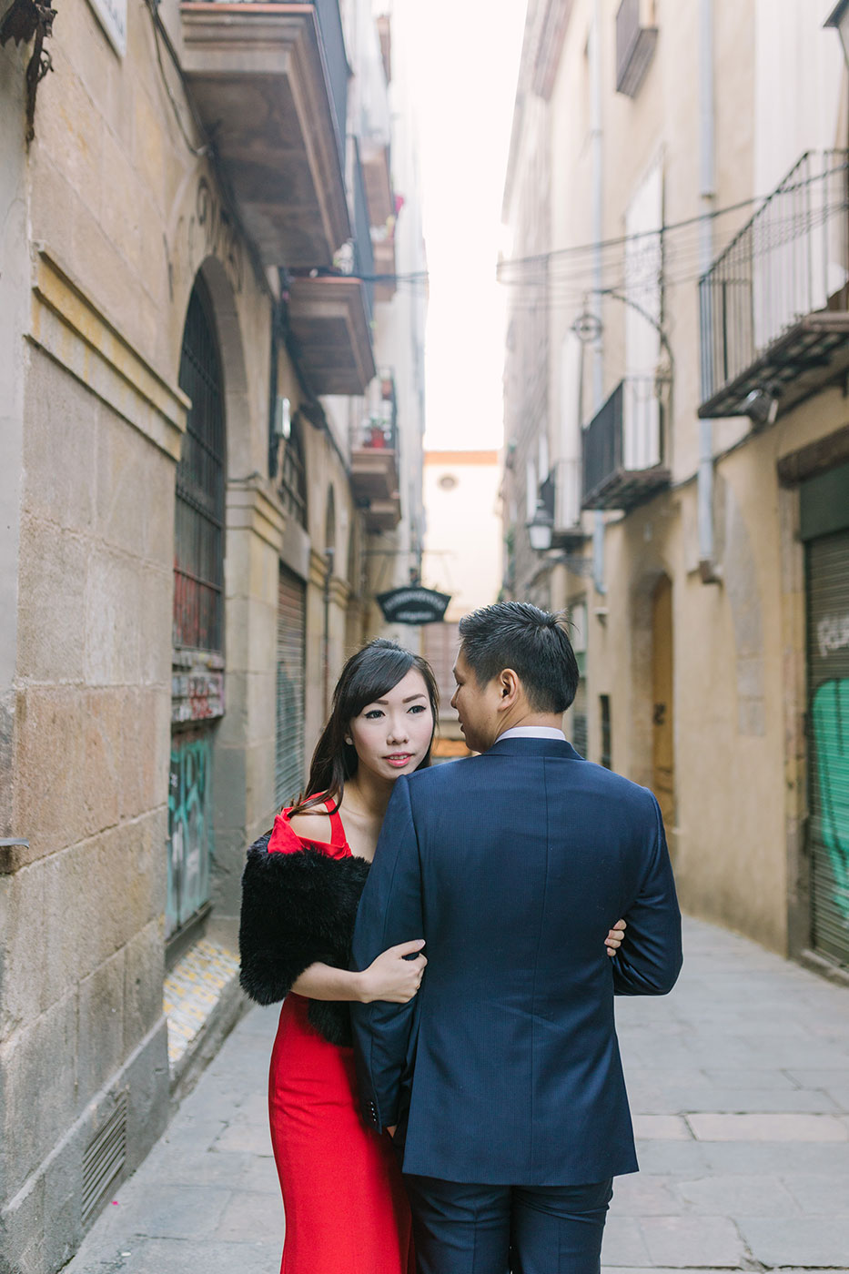 Barcelona Gothic quarter engagement photography | Barcelona Wedding Photographer | Lena Karelova Photography | Barcelona Film Photogrpher