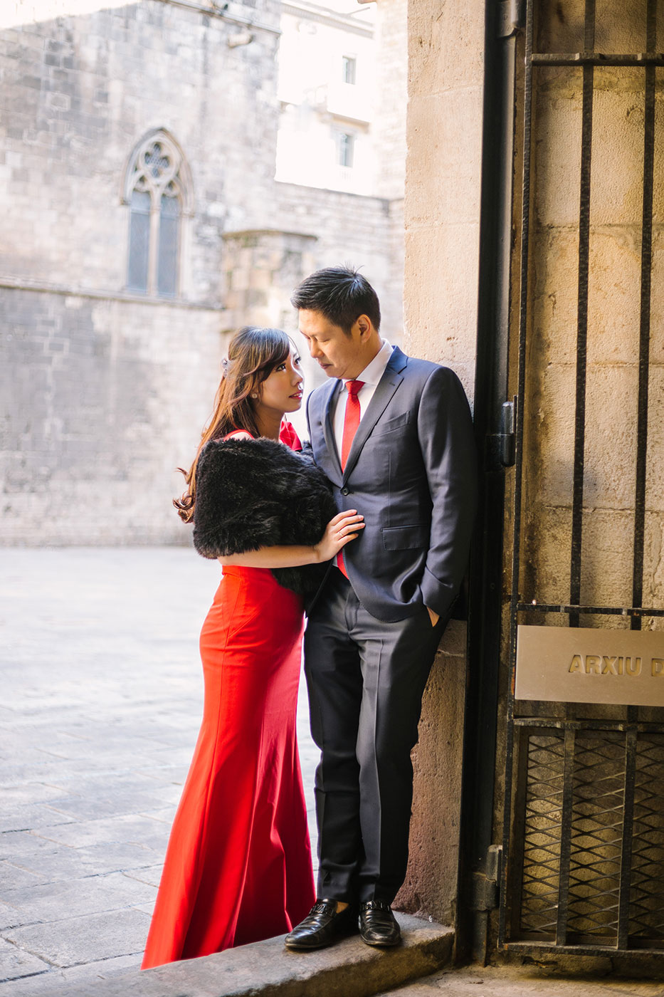 Barcelona Gothic quarter engagement photography | Barcelona Wedding Photographer | Lena Karelova Photography | Barcelona Film Photogrpher