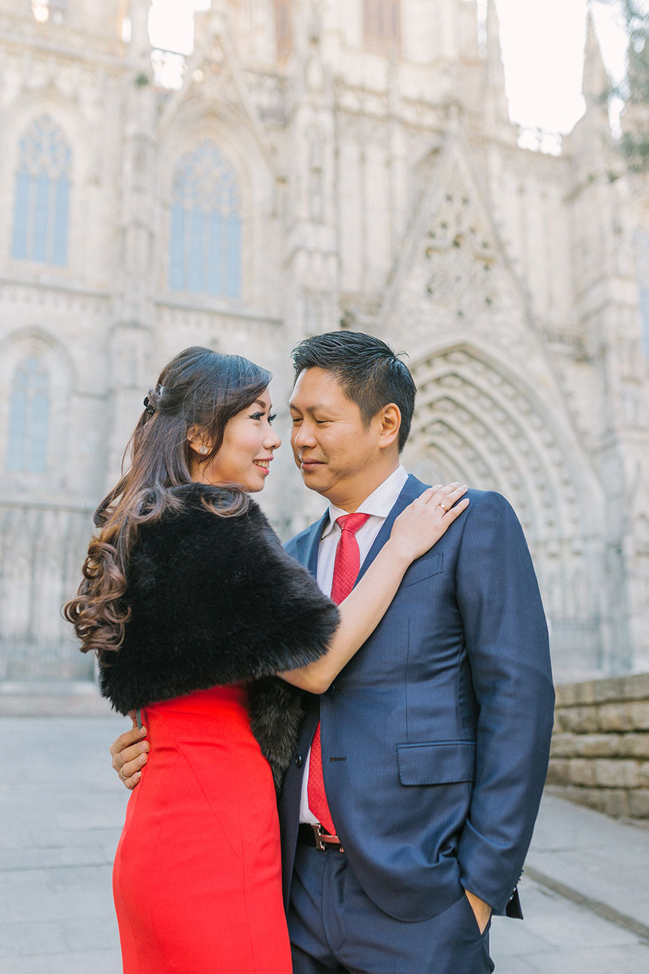 Barcelona Gothic quarter engagement photography | Barcelona Wedding Photographer | Lena Karelova Photography | Barcelona Film Photogrpher