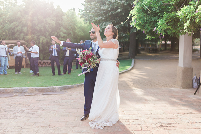 Greeting guests| Wedding at Torre Sever | Destination Wedding Photographer Barcelona