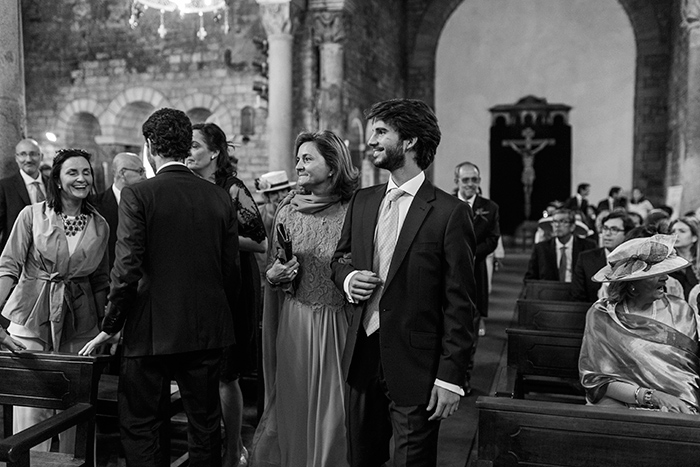 Ceremony at the church | Monestir Sant Pere de Puelles |Wedding at Mas Vidrier | Destination Wedding Photographer Barcelona