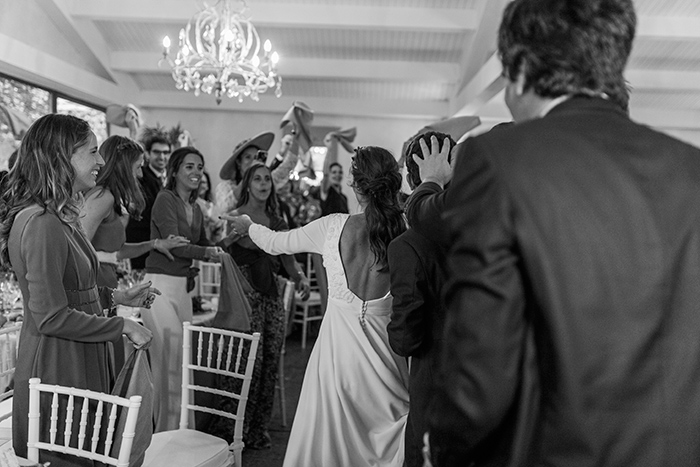 Bride with her bridemaids |Wedding at Mas Vidrier | Destination Wedding Photographer Barcelona