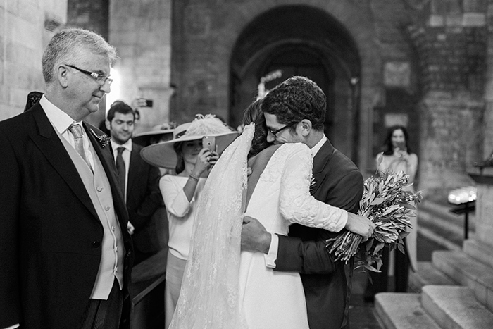 Groom recieving bride at the altar |Wedding at Mas Vidrier Barcelona| Destination Wedding Photographer Barcelona