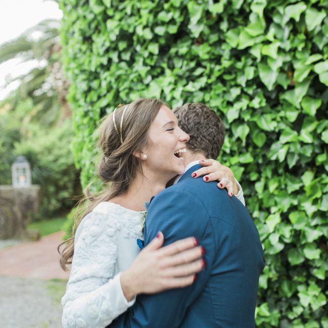 Happy bride enjoying photoshoot |Wedding at Mas Vidrier Barcelona| Destination Wedding Photographer Barcelona