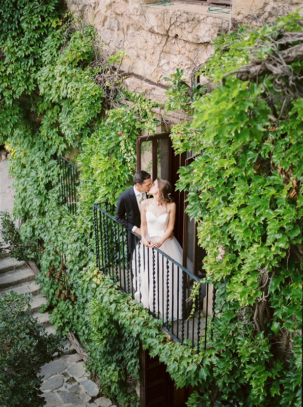 Elegant and timeless wedding photography at La Baronia | Wedding Photographer Barcelona