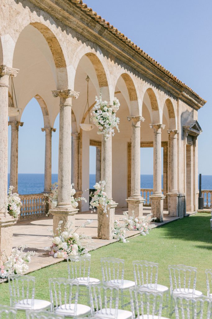 Minimalistic chic wedding floral design on mediterranean coast at La Gavina