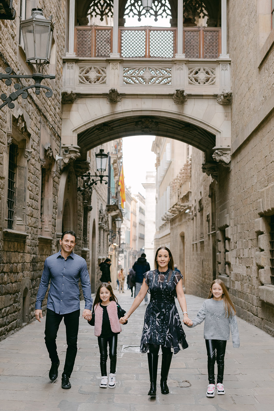 Gothic Quarter Family Photoshoot | Family photographer in Barcelona