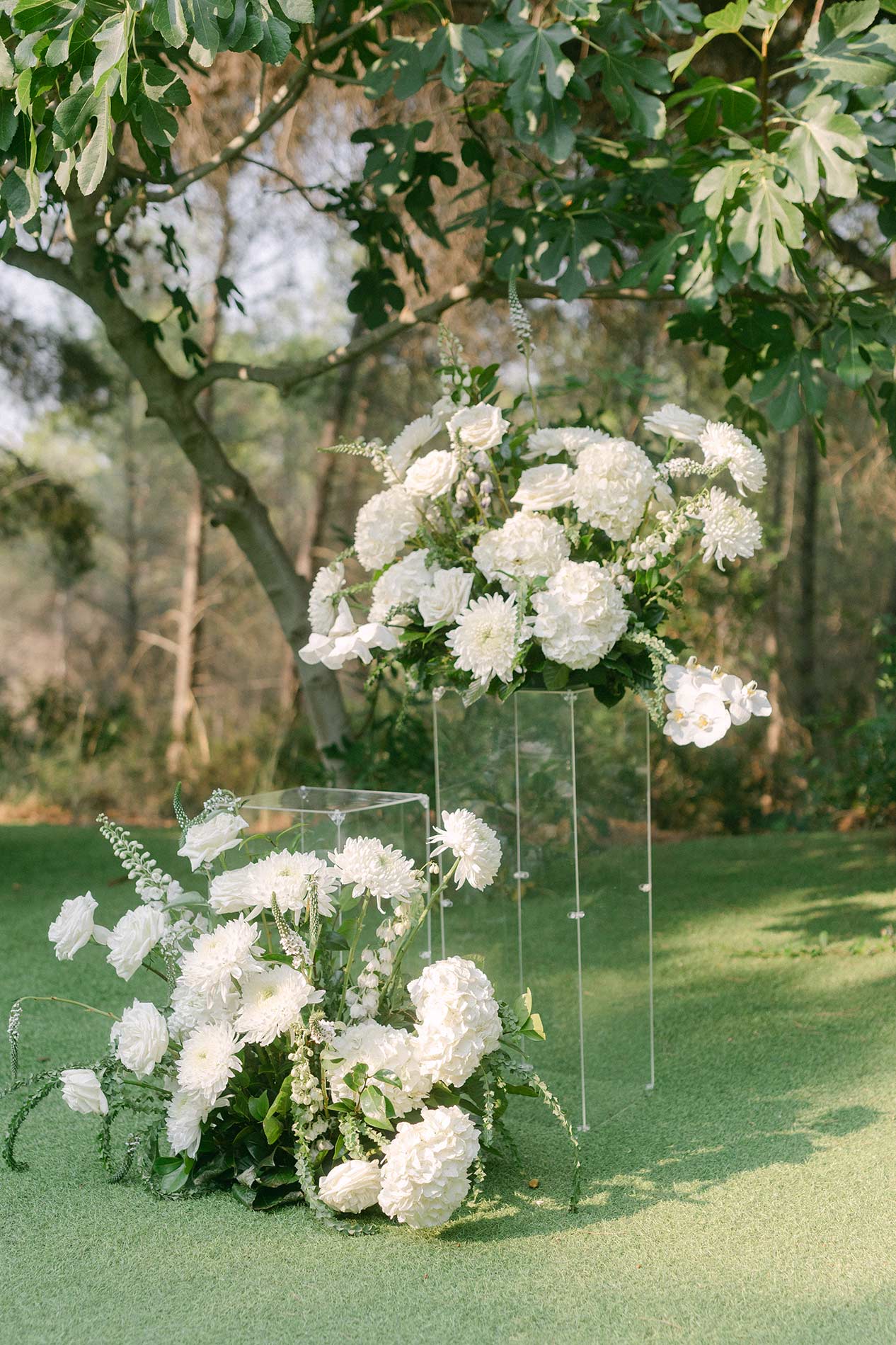 elegant white floral design for the garden ceremony at villa wedding near Barcelona, Sitges - Spain